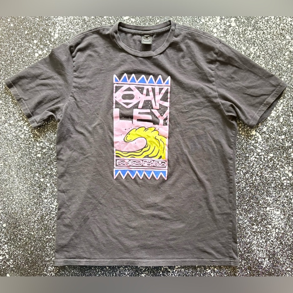 Vintage Oakley Wild Summer Regular Fit Tee with Vibrant Graphic Size XL